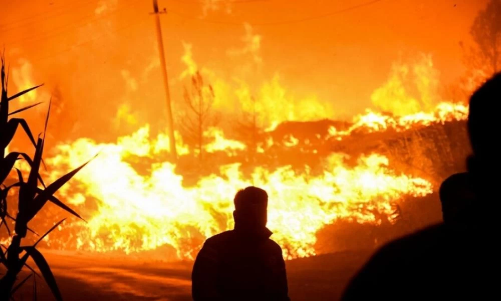 Τουρκία: Δώδεκα πυρκαγιές σε εξέλιξη – Απειλούνται ηλεκτρικοί σταθμοί